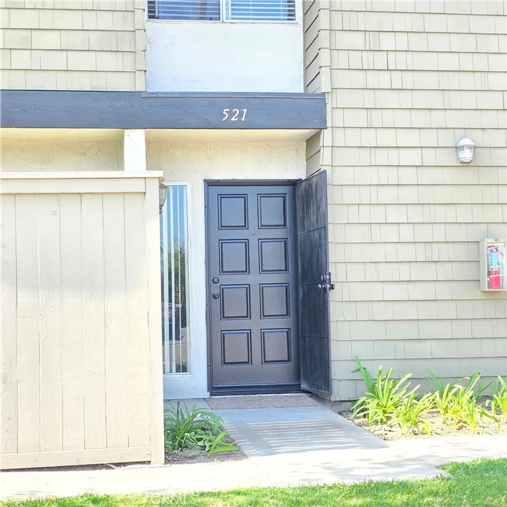 521 W Dunton Ave, Orange, CA 92865 photo 2