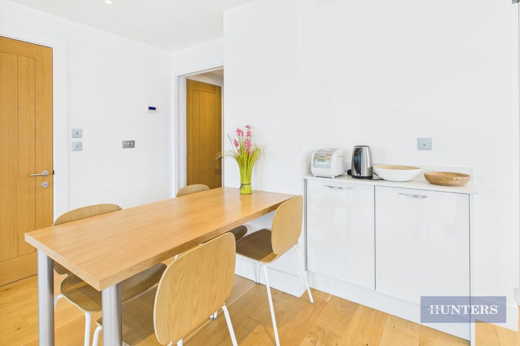 Additional image 4 of 2 bed flat for saleAlexandra Wharf, Maritime Walk, Ocean Village SO14