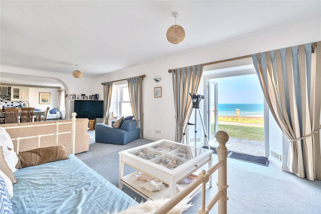 4 bed flat for saleCliff Road, Perranporth, Cornwall TR6 photo 2