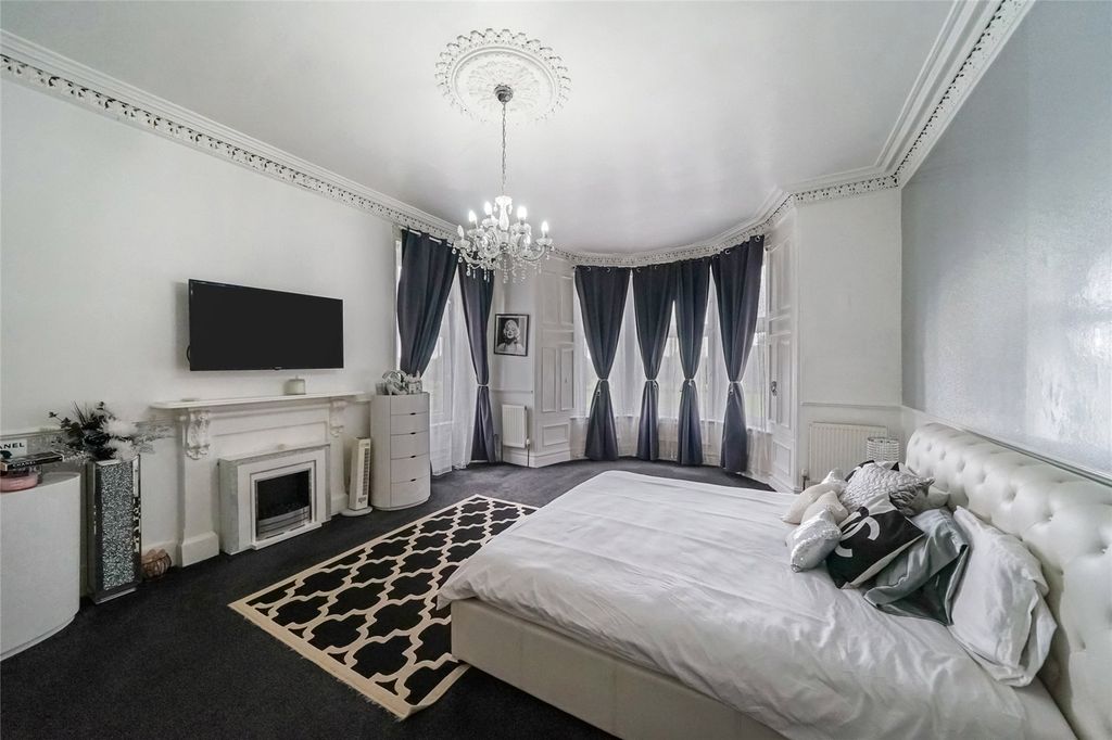 Additional image 15 of 6 bed detached house for salePark Avenue, Tillicoultry, Clackmannanshire FK13