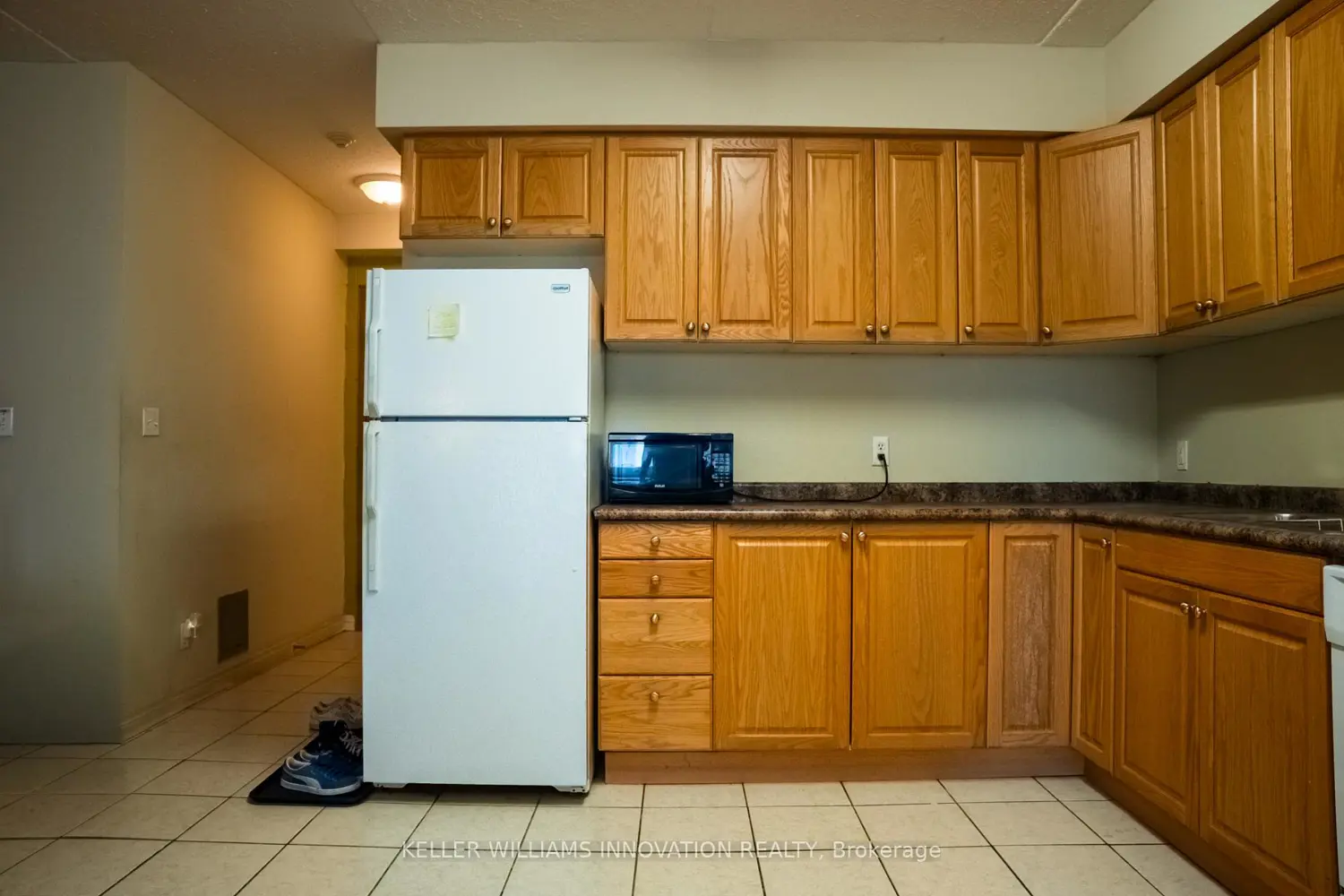 253 Lester Street 402 photo 2