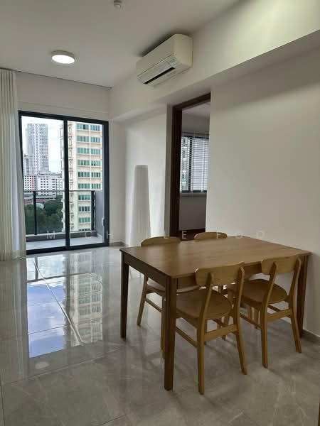 21 Stirling Road photo 3