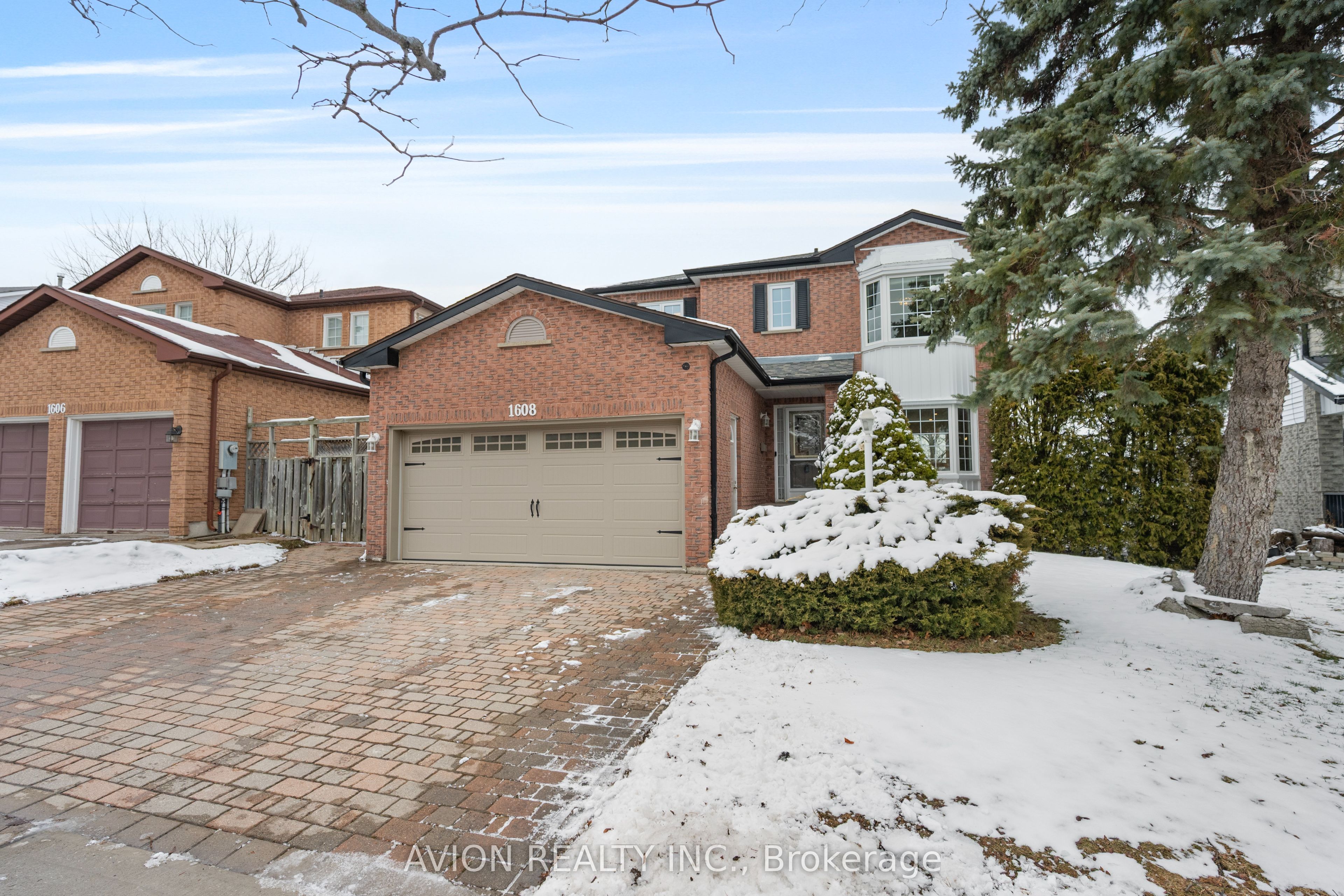 1608 Dellbrook Avenue, Pickering, ON, L1X 2M7