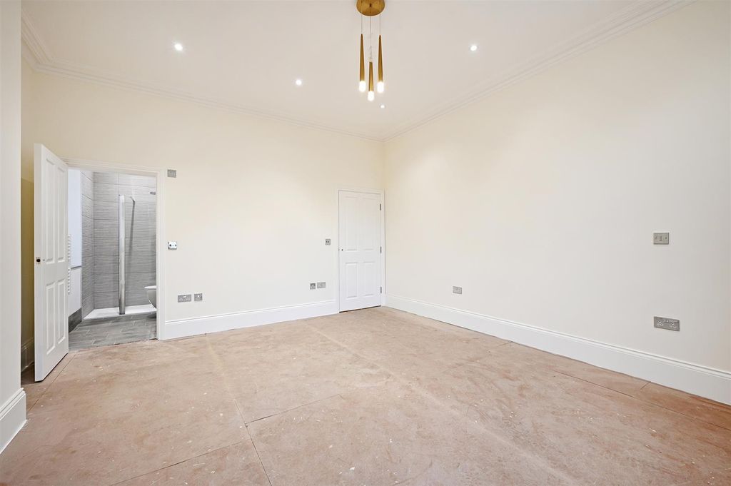 Additional image 9 of 2 bed flat for saleRutland Park, Botanical Gardens, Sheffield S10