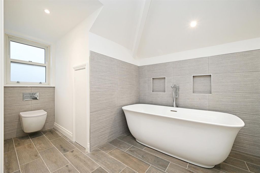 Additional image 15 of 2 bed flat for saleRutland Park, Botanical Gardens, Sheffield S10