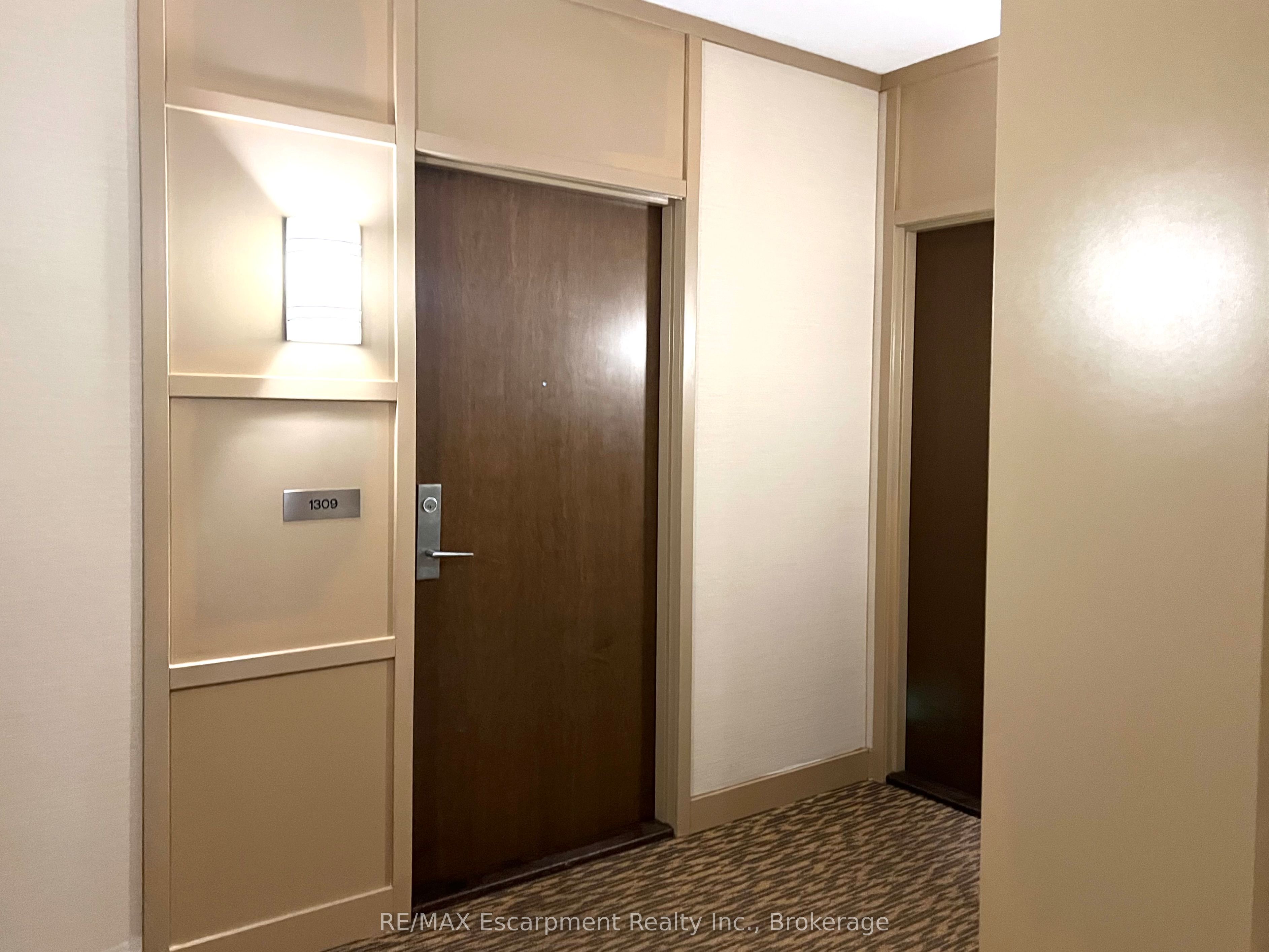 Additional image 4 of 1309-1055 Southdown Road, Mississauga, ON, L5J 0A3