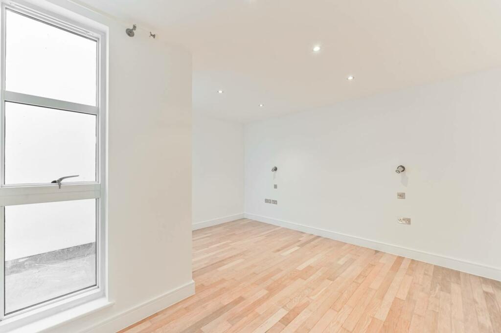 Additional image 8 of 2 Bed Semi-Detached House, Gerards Place, SW4, N1 7GU