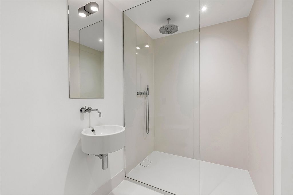 Additional image 13 of 3 bed flat for saleWolfs Row, Oxted, Surrey RH8