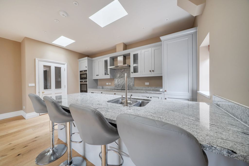 Additional image 2 of 2 bed flat for saleKings Drive, Midhurst GU29