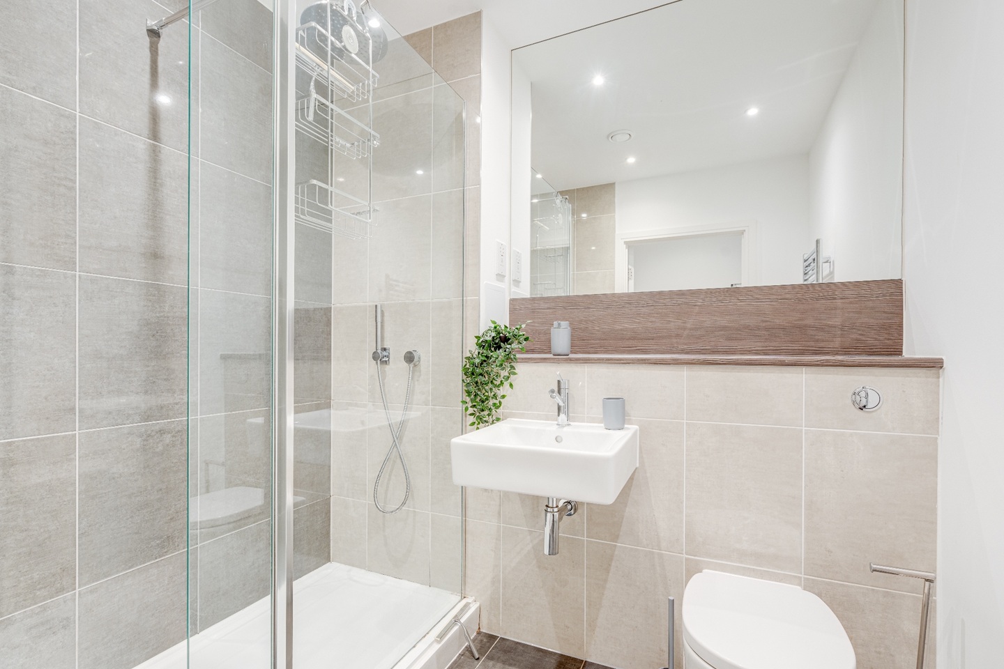 Additional image 4 of 2 Bed Flat, London, SW11, N1 7GU