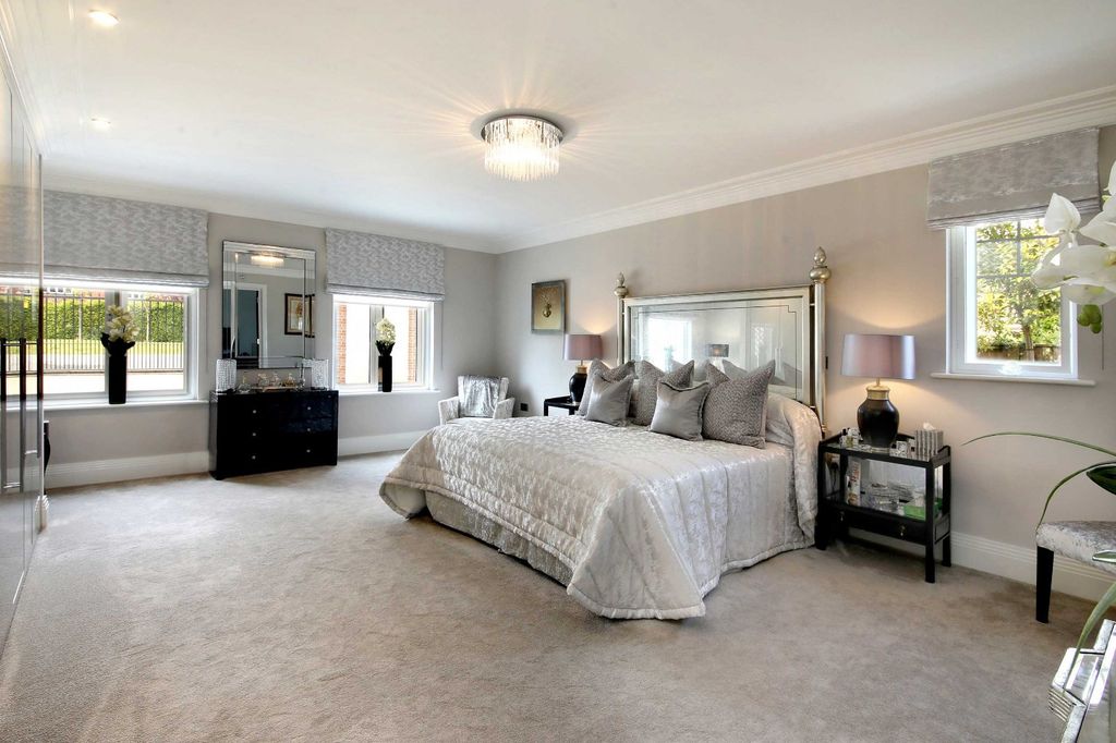 Additional image 7 of 4 bed flat for salePenn Road, Beaconsfield, Buckinghamshire HP9
