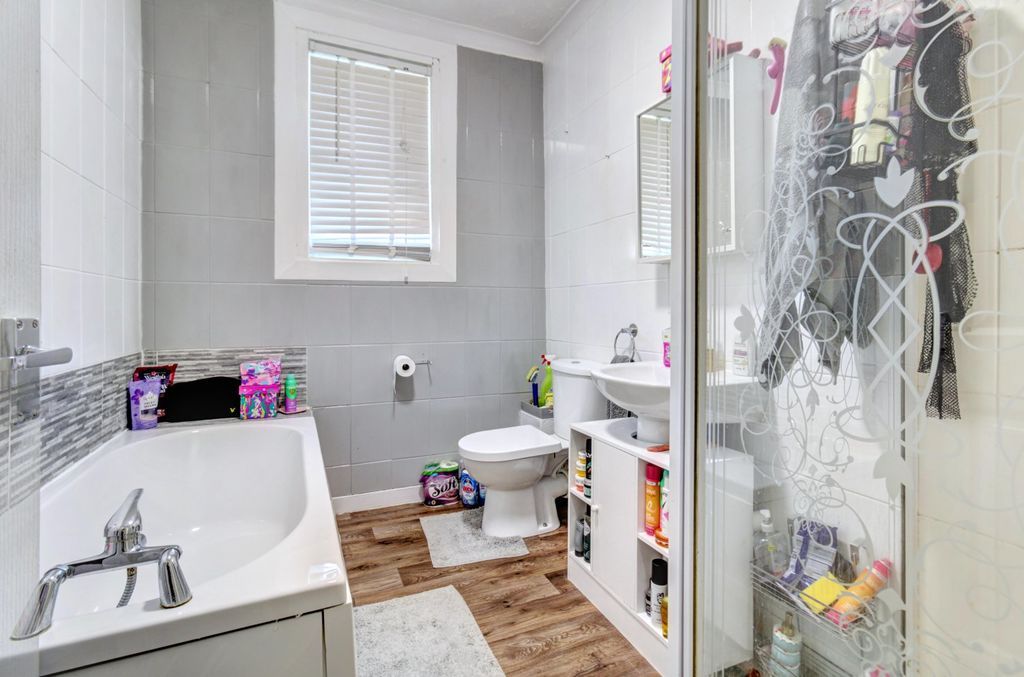 Additional image 6 of 2 bed flat for saleTontine Park, Renton G82