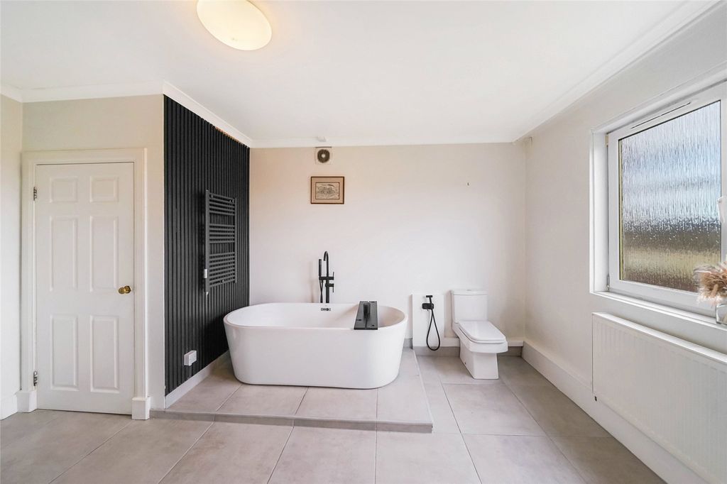Additional image 7 of 3 bed flat for saleHilton Road, Alloa, Clackmannanshire FK10