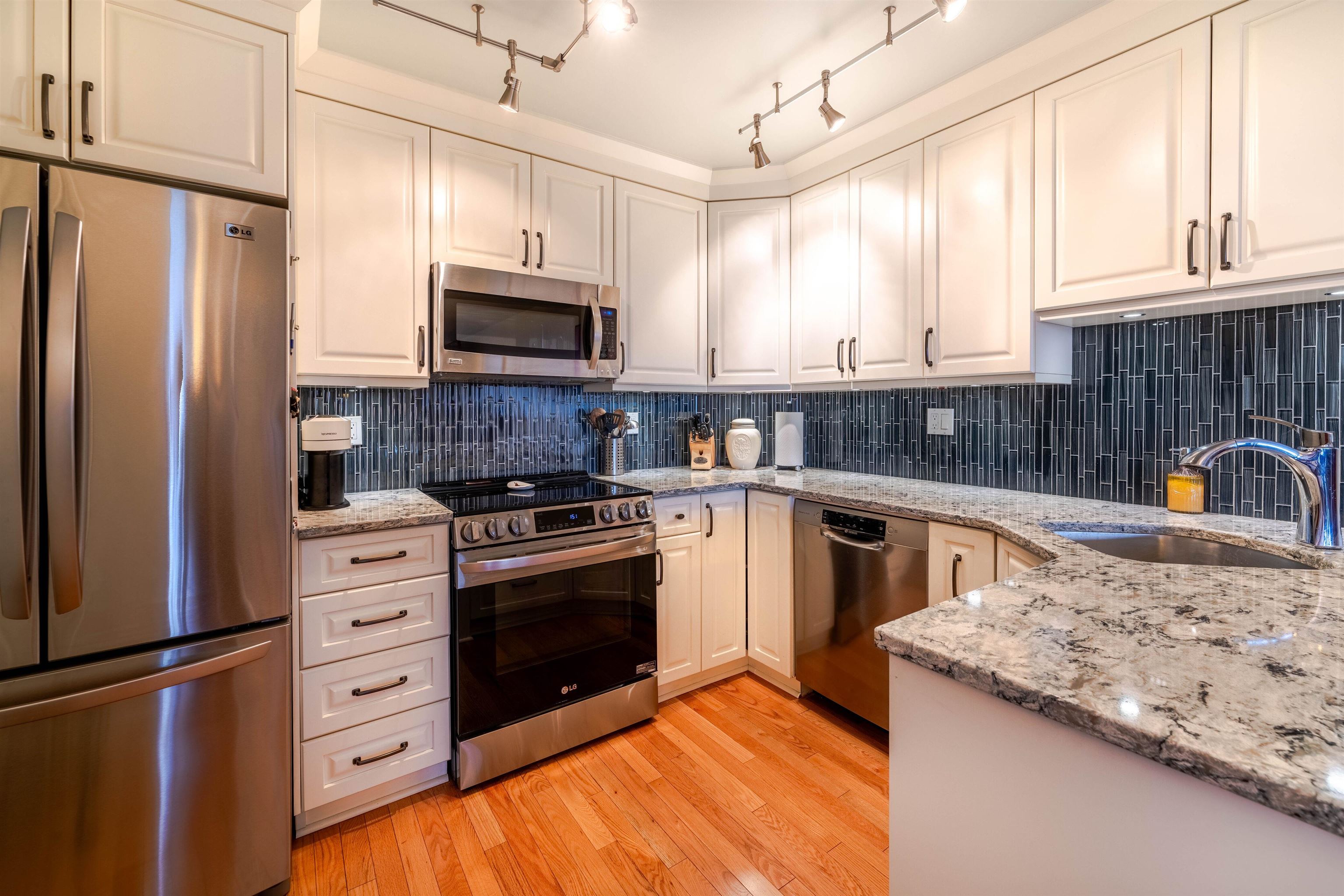 Additional image 4 of 1606-612 Fifth Avenue, New Westminster, BC, V3M 1X5