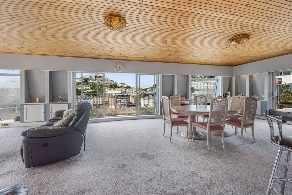 5 bed flat for saleHarbourside, Torquay TQ1 photo 4