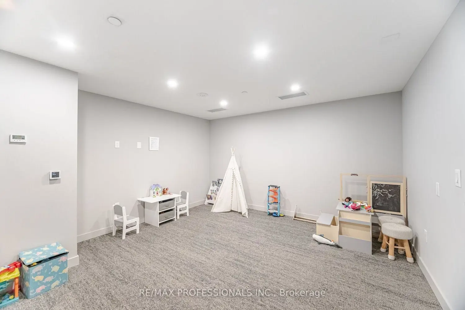 Additional image 18 of 859 The Queensway 313