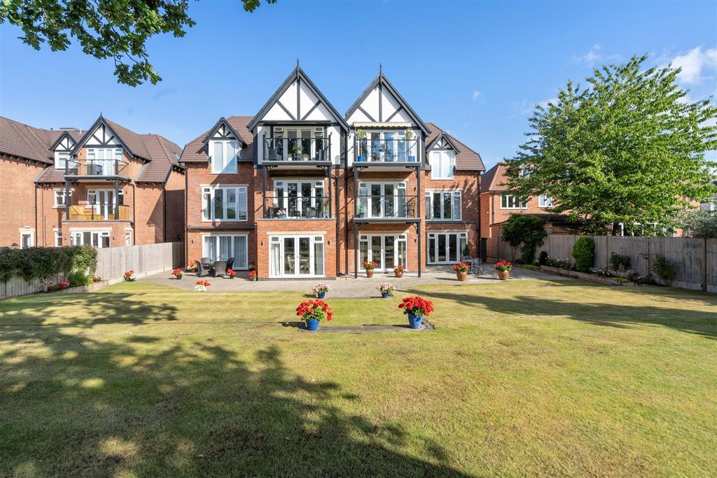 Additional image 14 of 3 bed flat for saleApartment 1 Fairway Lawns, Dovehouse Lane, Solihull B91