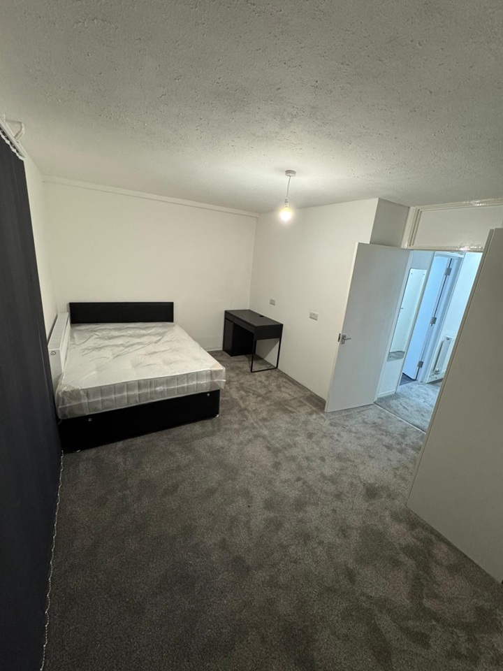 4 Bed Flat, Ramsfort House, SE16, N1 7GU