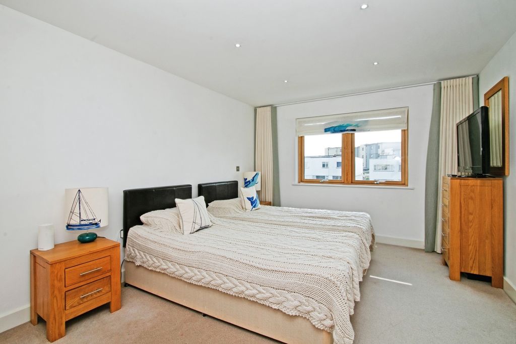 Additional image 8 of 3 bed flat for salePentire Avenue, Pentire, Newquay, Cornwall TR7