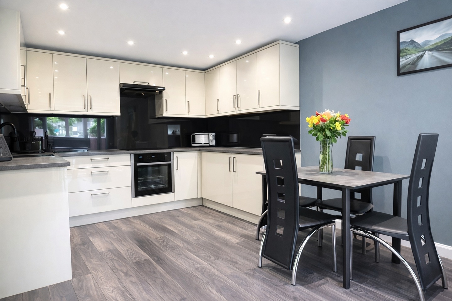 Additional image 2 of 3 Bed Flat, Bullen Street, SW11, N1 7GU