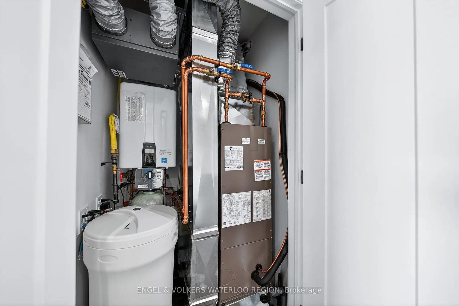 Additional image 18 of 3202 Vivian Line 47