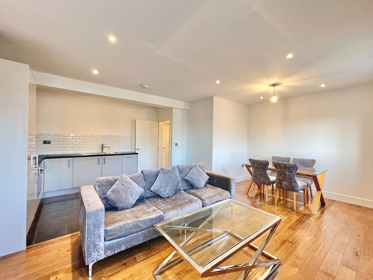 2 Bed Flat, Bermondsey Wall East, SE16, N1 7GU
