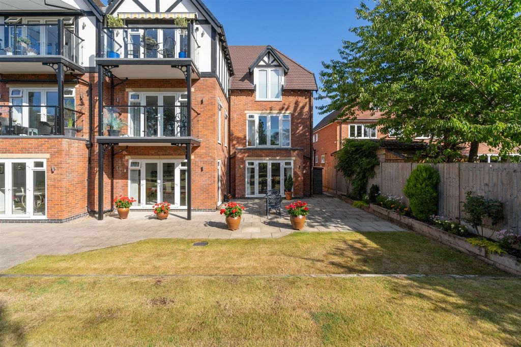 Additional image 13 of 3 bed flat for saleApartment 1 Fairway Lawns, Dovehouse Lane, Solihull B91