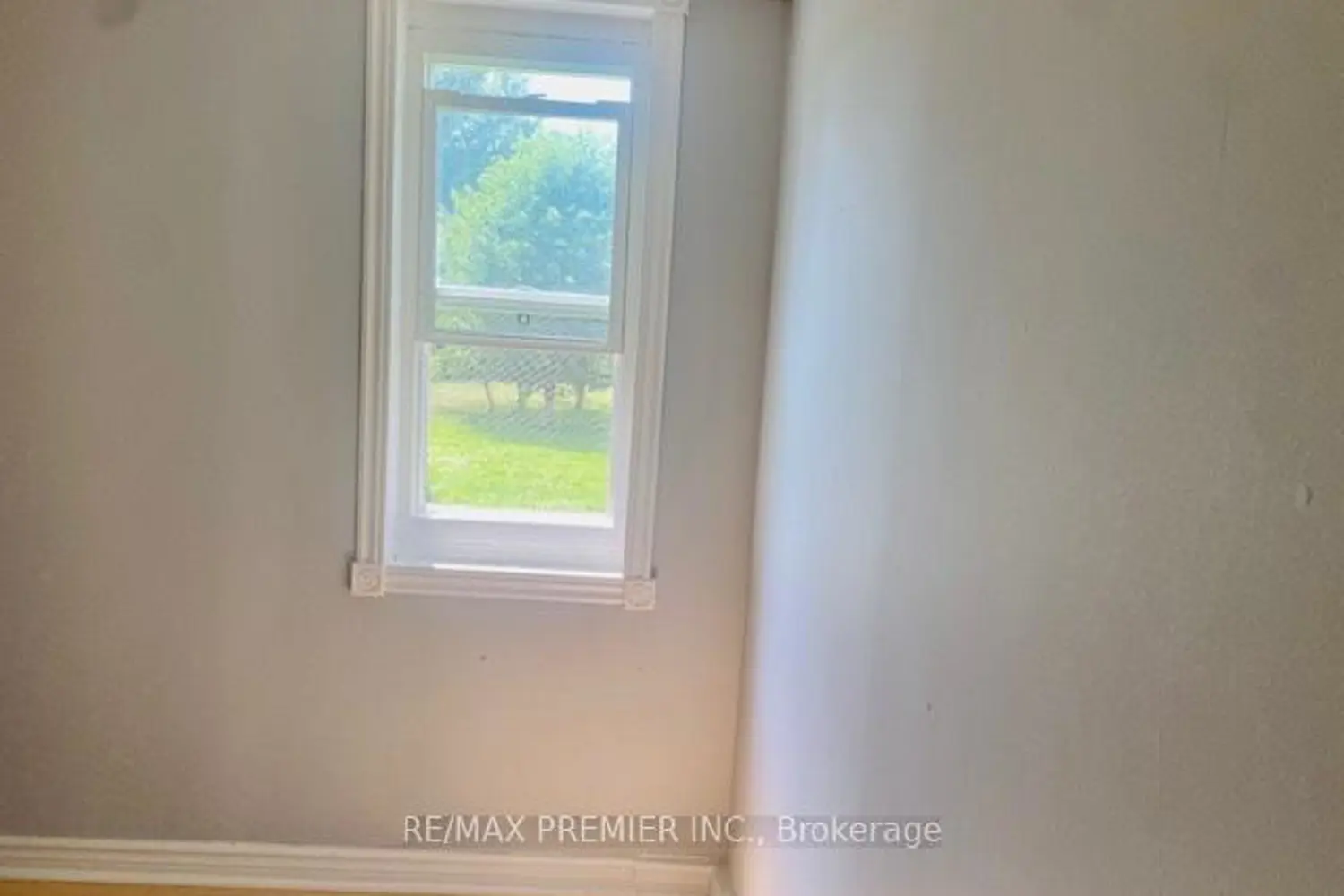 Additional image 12 of 2462 Rundle Road