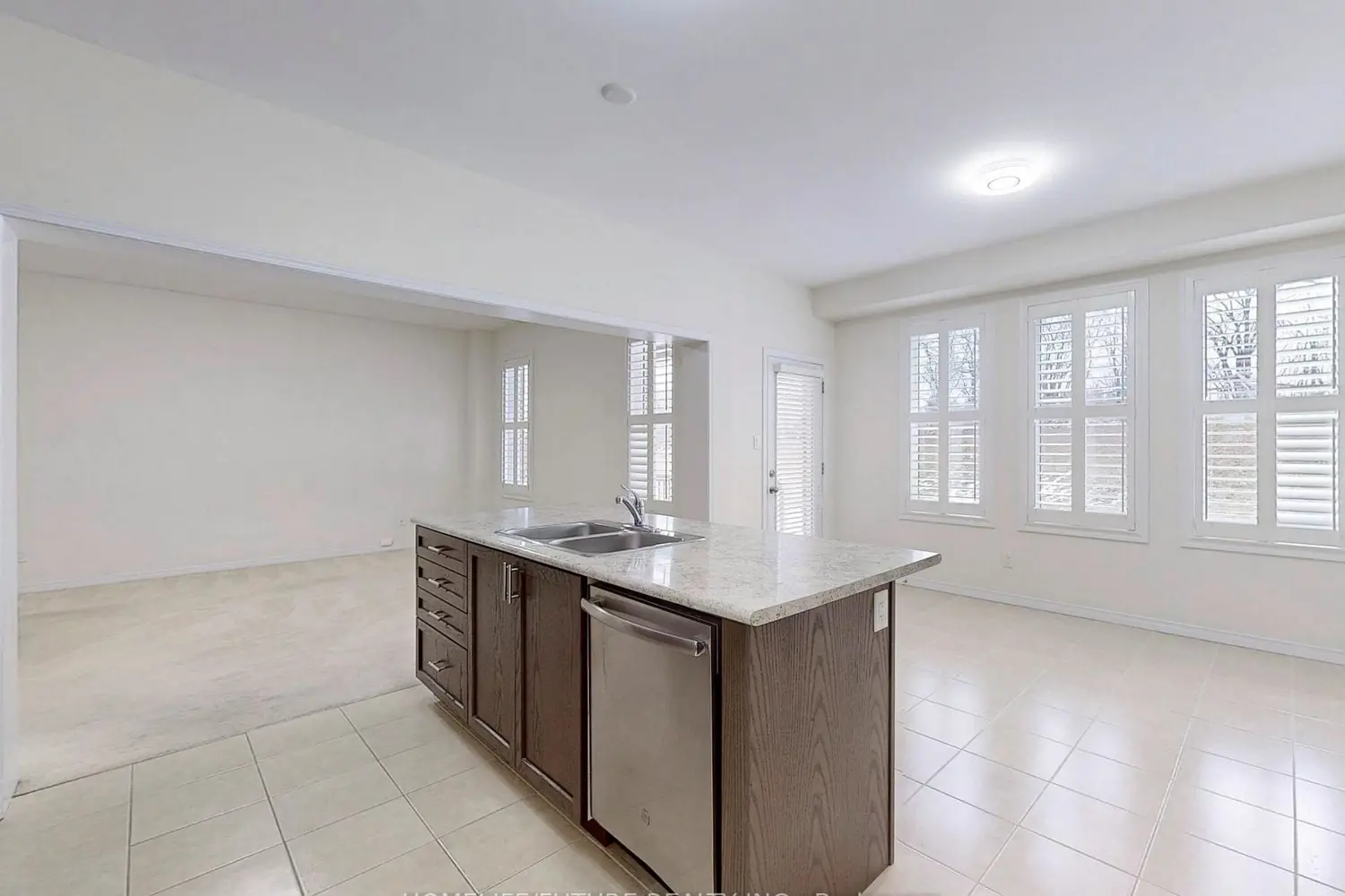 526 Joslin Street photo 4
