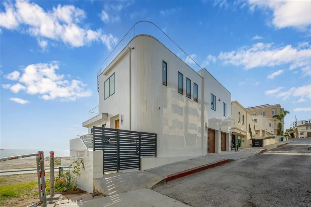 Additional image 2 of 1724 Bluff Pl, Long Beach, CA 90802