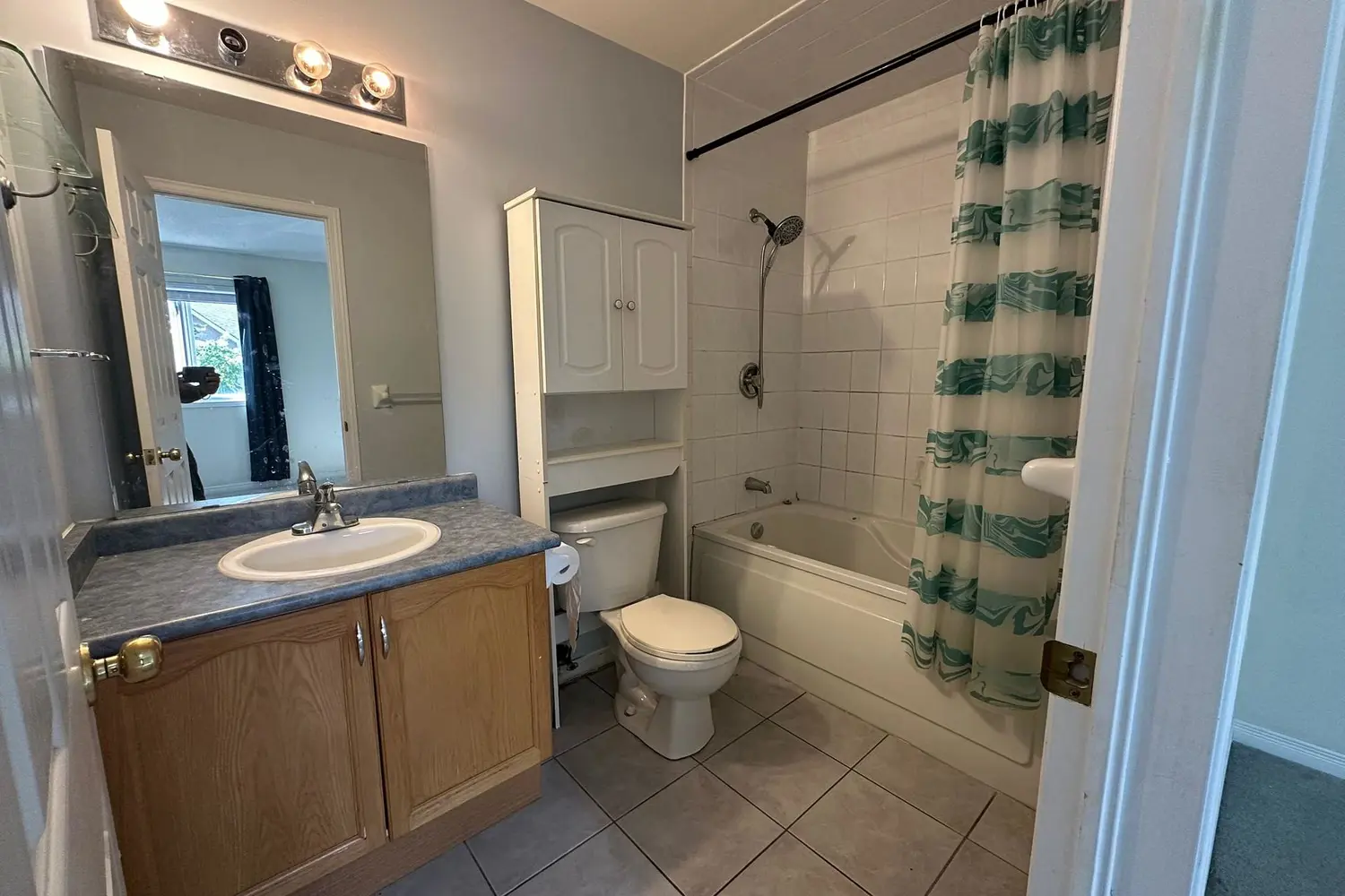 Additional image 11 of 1889 Upper Wentworth Street 35