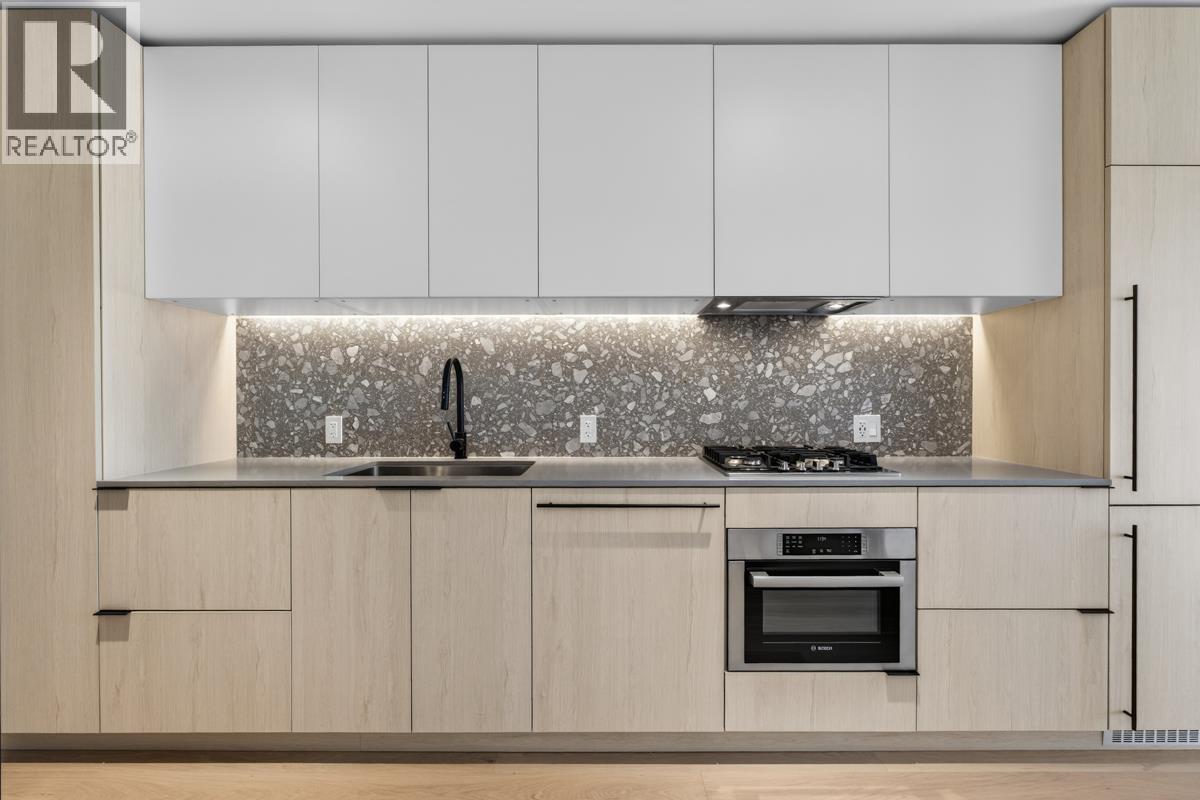 504 2471 ST. GEORGE STREET