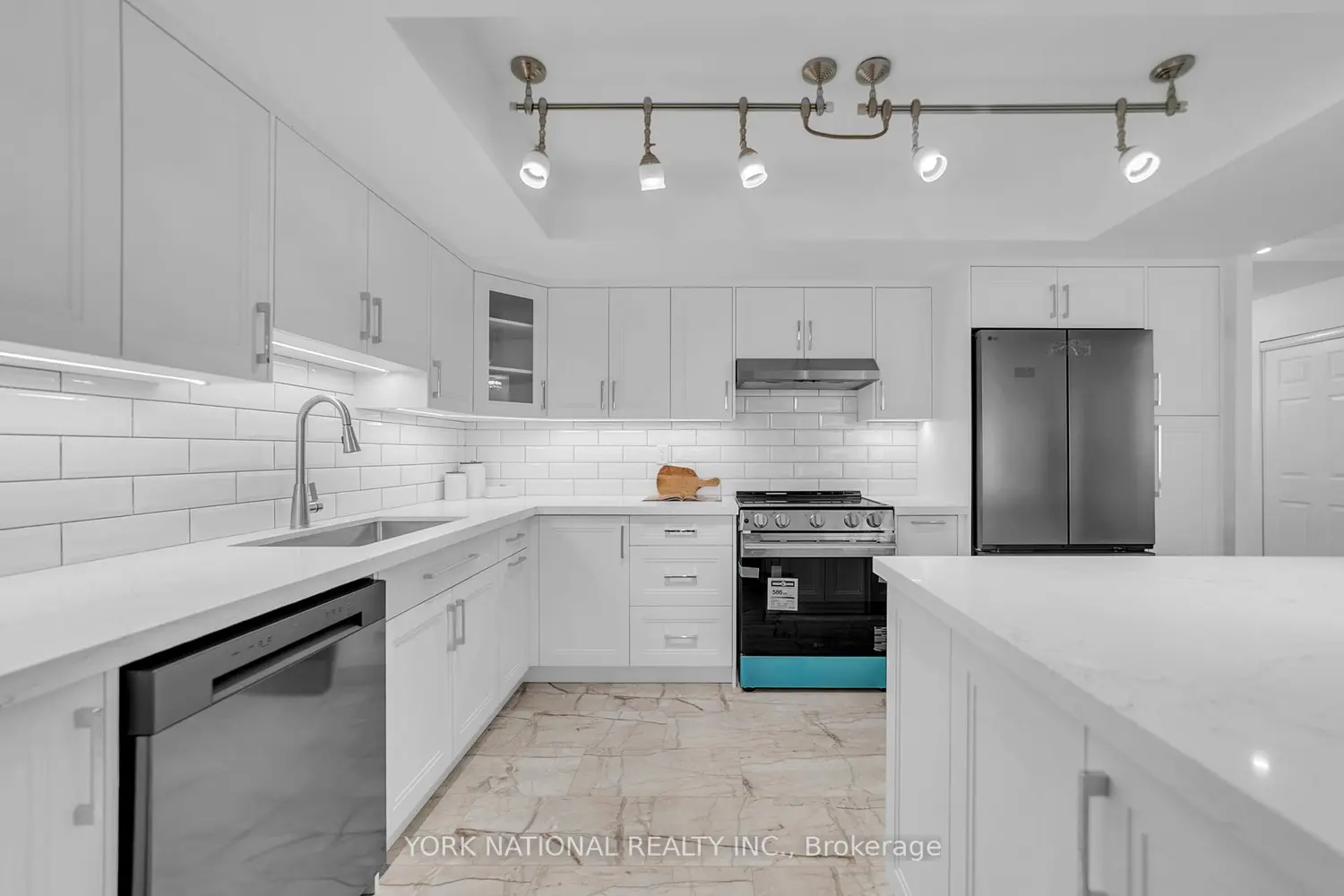 Additional image 4 of 14924 Yonge Street 408