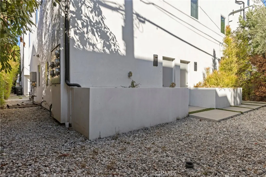 Additional image 51 of 10918 Hesby Street, North Hollywood, CA 91601