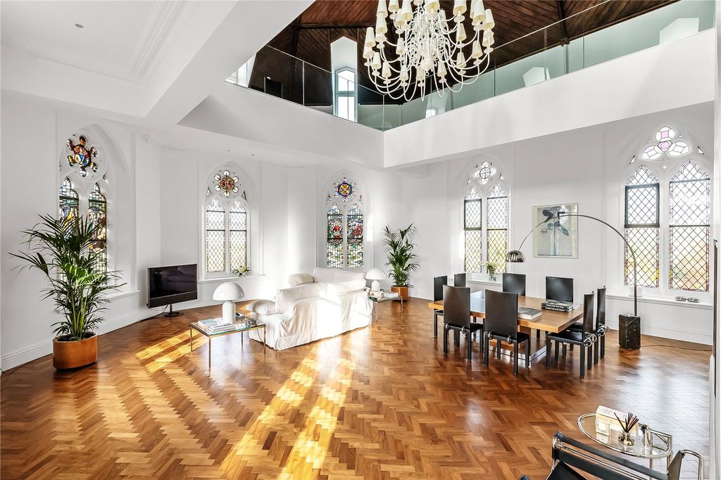 Additional image 6 of 3 bed flat for saleWolfs Row, Oxted, Surrey RH8