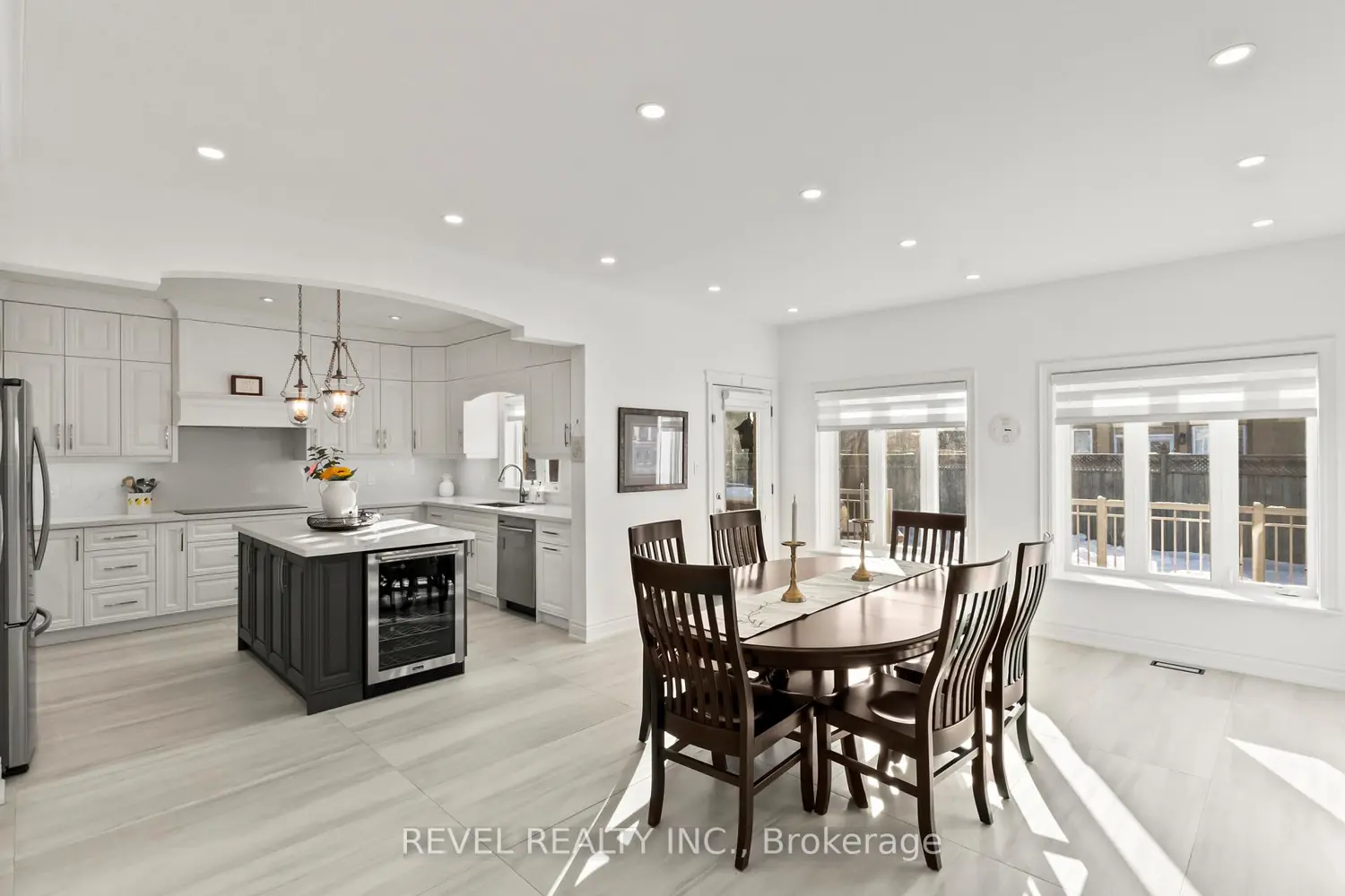 Additional image 4 of 70 Applewood Crescent