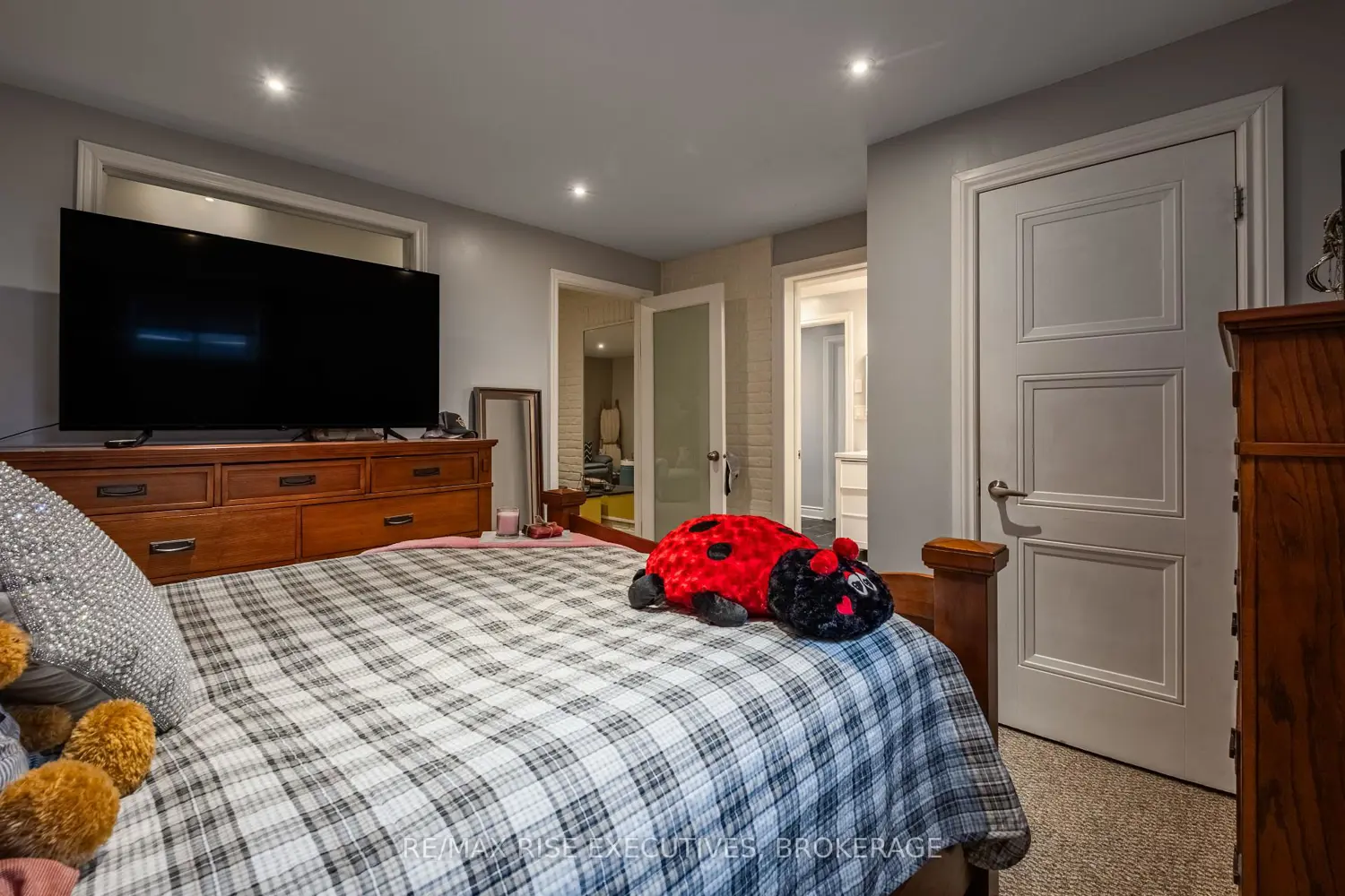 Additional image 12 of 1388 Ottawa Street