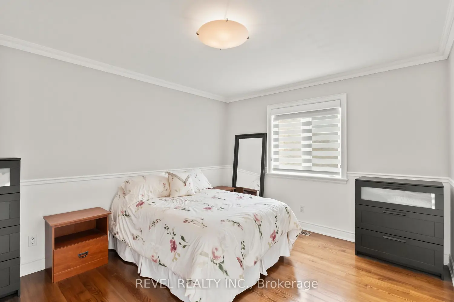 Additional image 13 of 70 Applewood Crescent