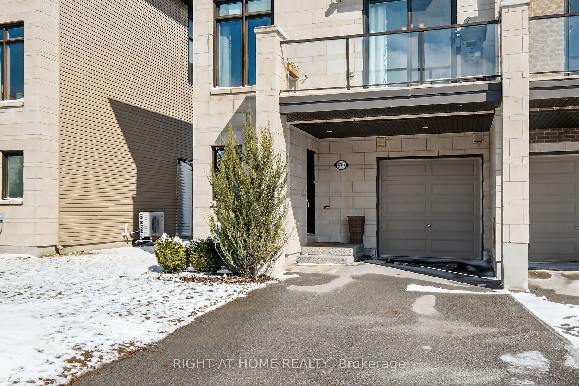 Additional image 2 of 570 Labrador Crescent, Ottawa, ON, K1T 0R3