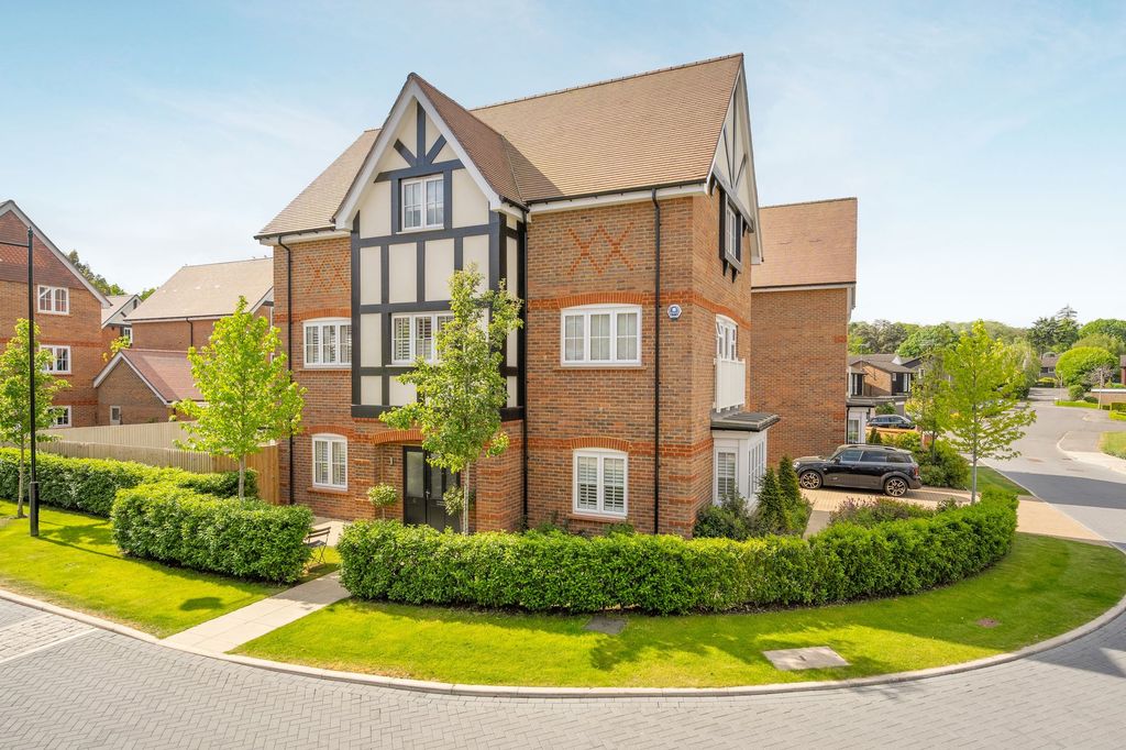 5 bed detached house for saleMartin Avenue, Sunninghill SL5