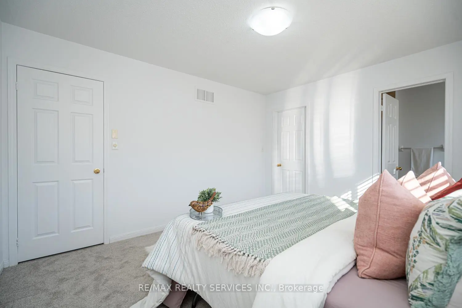 Additional image 18 of 67 Decker Hollow Circle