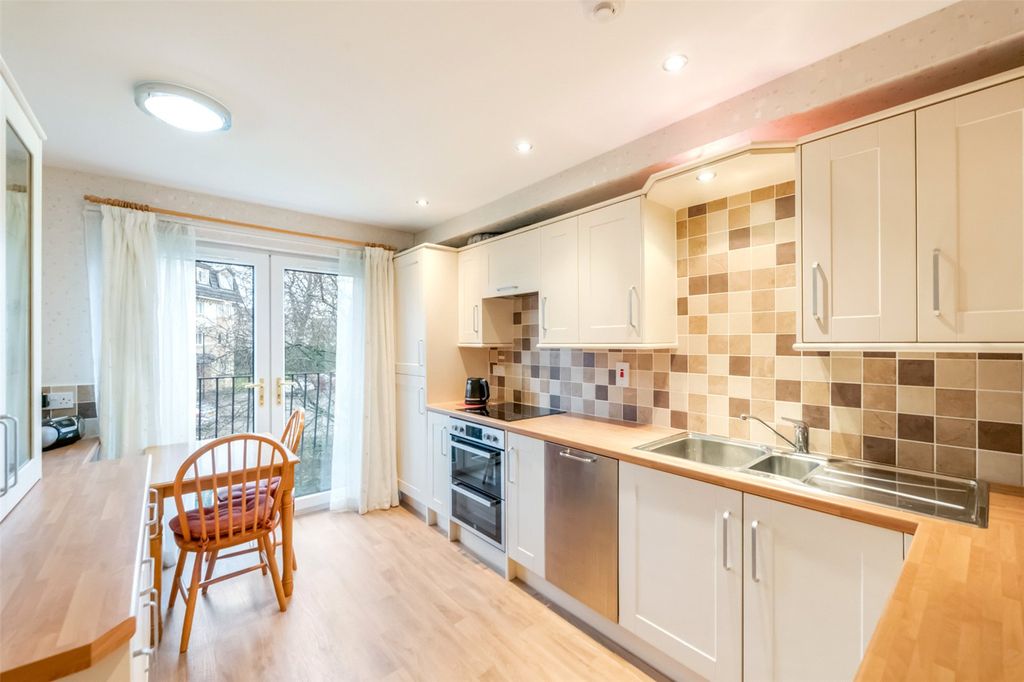 Additional image 7 of 2 bed flat for saleBeechwood Gardens, The Garden Wing, Stirling FK8