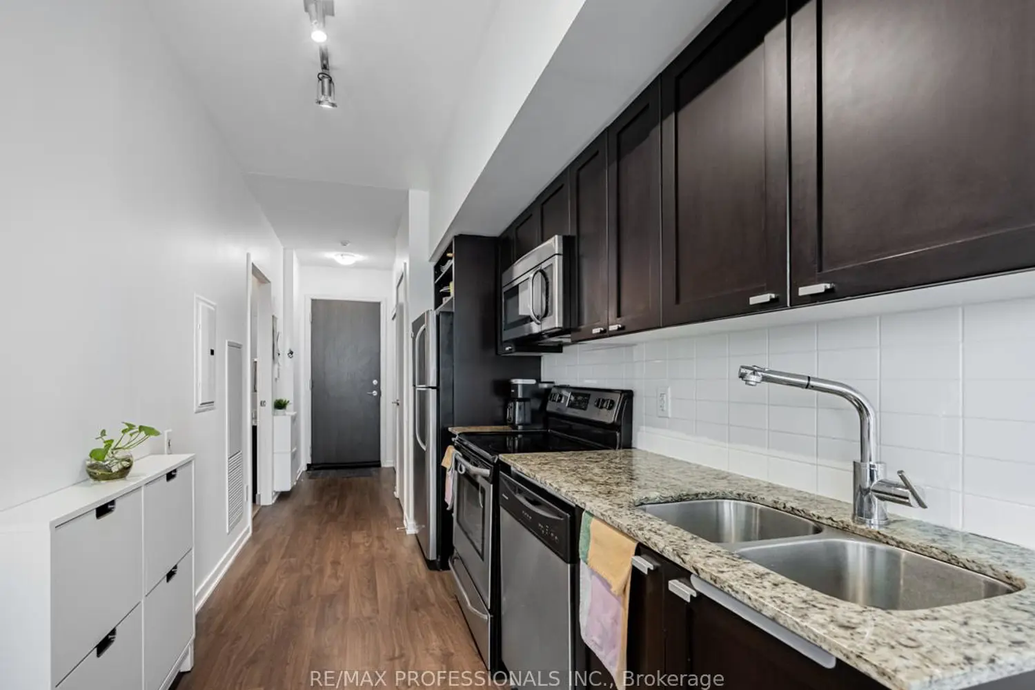 Additional image 3 of 105 The Queensway 2113