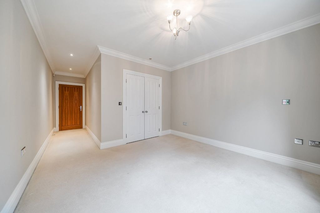 Additional image 7 of 2 bed flat for saleWarwick Road, Solihull, West Midlands B91