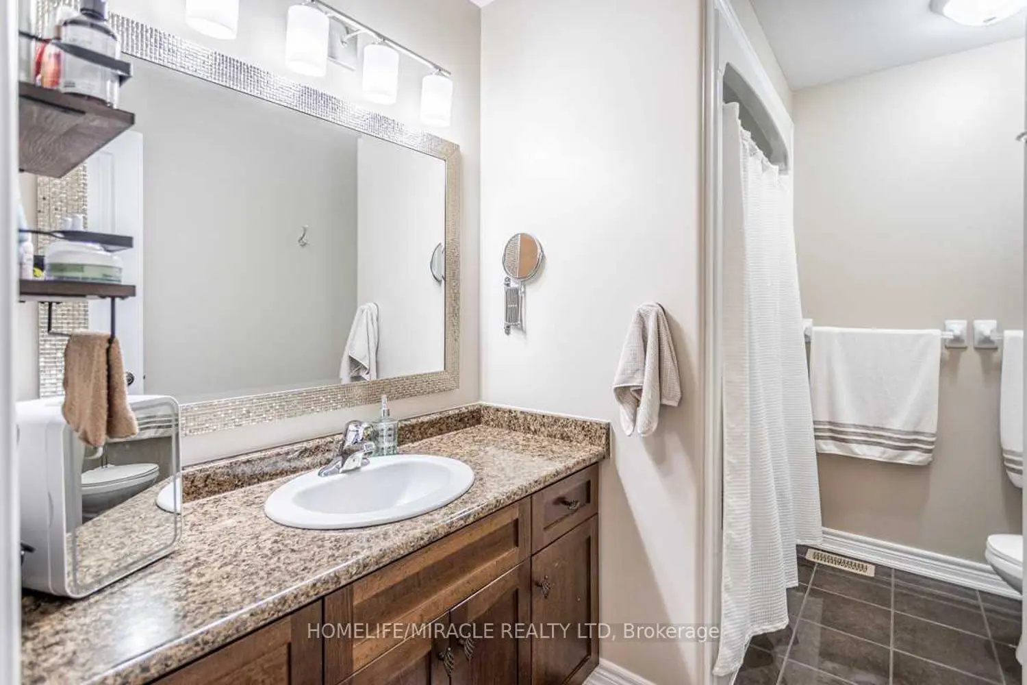 Additional image 16 of 94 Fall Fair Way