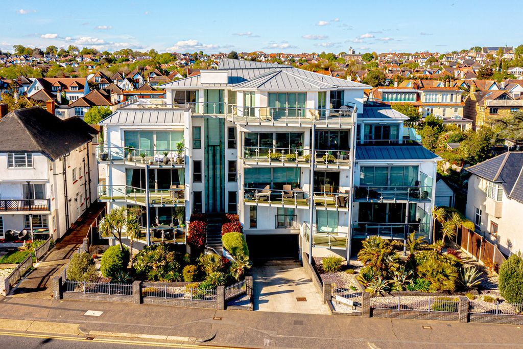 2 bed flat for saleChalkwell Esplanade, Chalkwell SS0