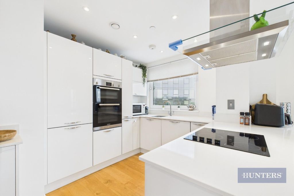 Additional image 5 of 2 bed flat for saleAlexandra Wharf, Maritime Walk, Ocean Village SO14