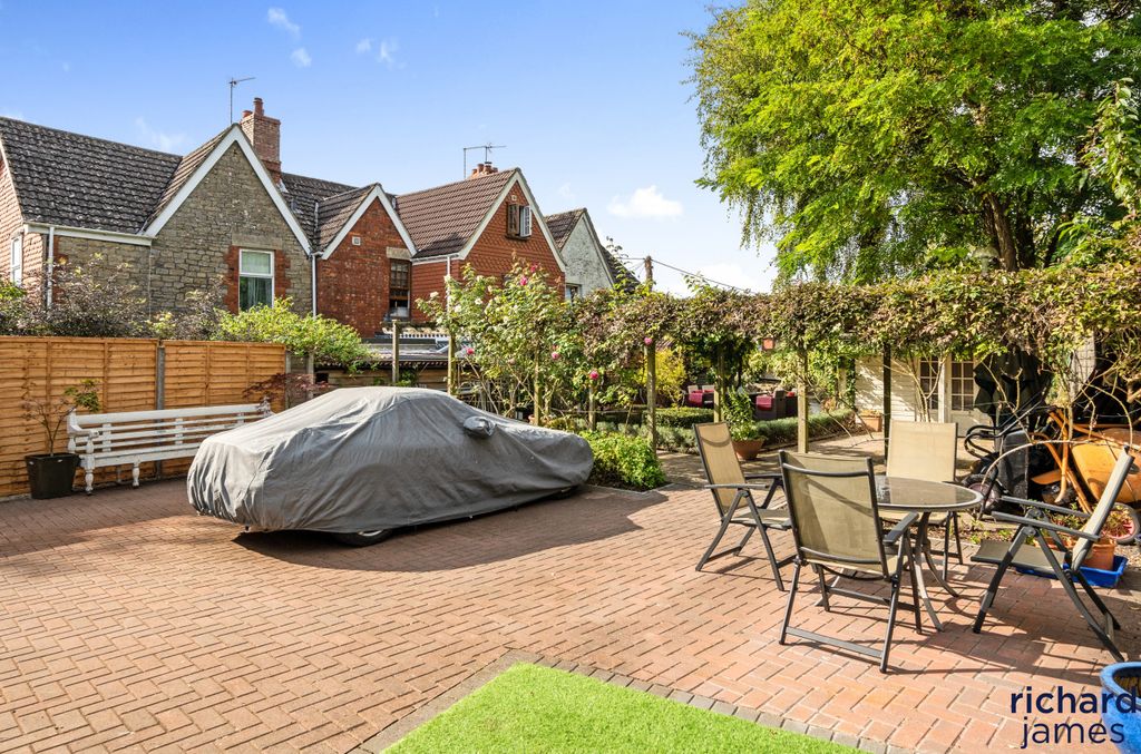 Additional image 13 of 4 bed terraced house for saleMoormead Road, Wroughton, Swindon SN4