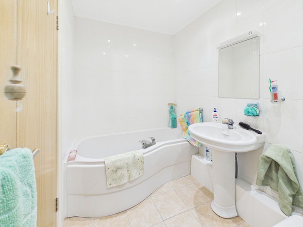 Additional image 5 of 2 bed flat for saleHafan Tywi, The Parade, Carmarthen SA31