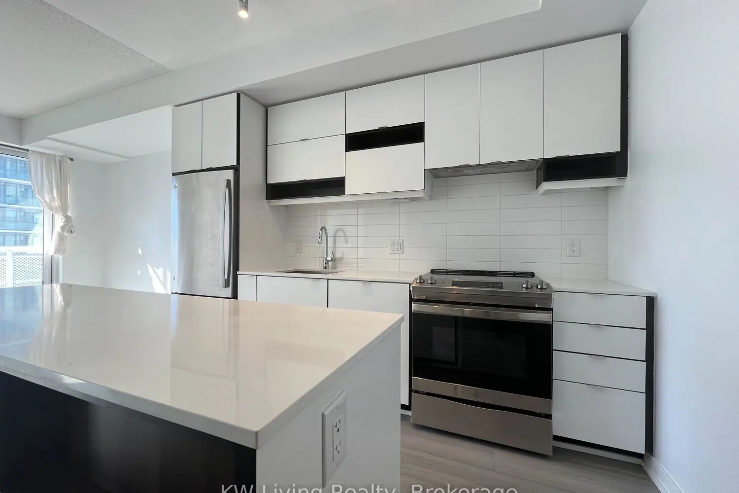 Additional image 10 of 4065 Confederation Parkway 3601